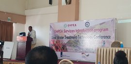 : Blick auf ein Banner zur Abwasserbehandlung auf einer Konferenz von EHPEA 