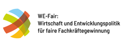 WE-Fair: Wirtschaft und Entwicklungspolitik für faire Fachkräftegewinnung. Bild: farbiges, abstraktes Logo links daneben.