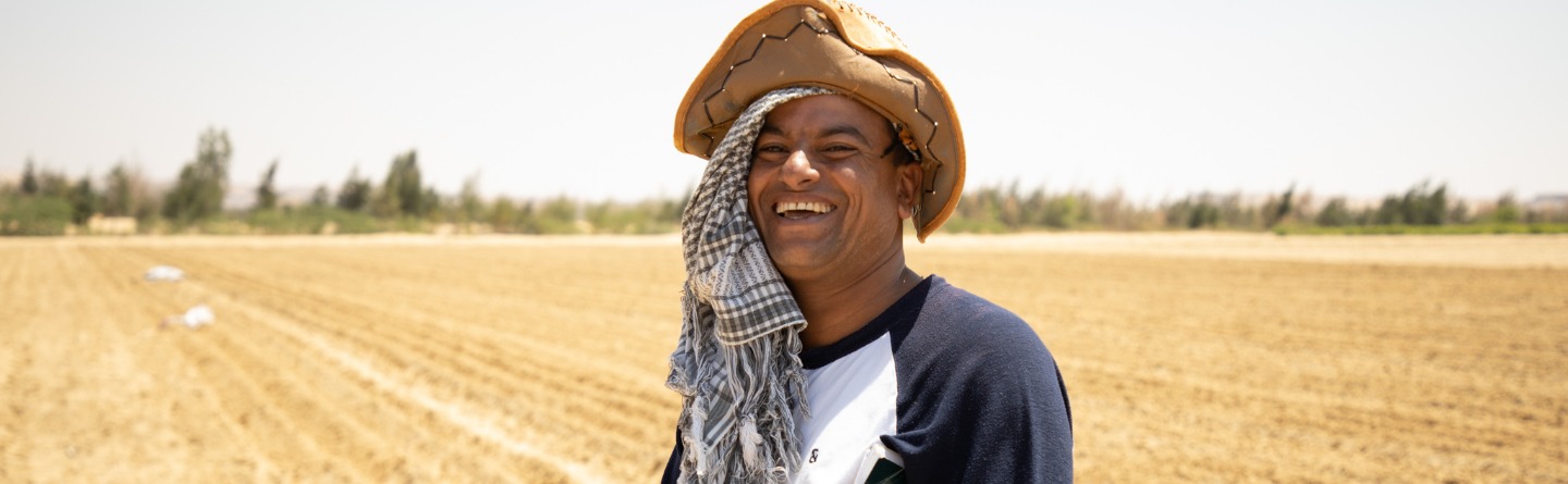 Waleed Hamed auf dem neu reklamierten Feld in der westlichen Wüste 
