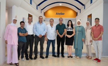 bbw-Projektpersonal posieren mit lokalen Partnern und tunesischen Unternehmensvertretern für das Gruppenbild im Rahmen des ersten Steuerungsmeetings.