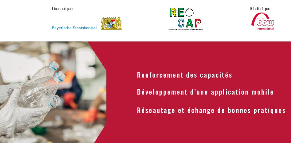 Ein Banner mit dem RECAP-Logo und Text in französischer Sprache über Projektziele. Links ist ein Foto von Händen, die Plastikflaschen halten.